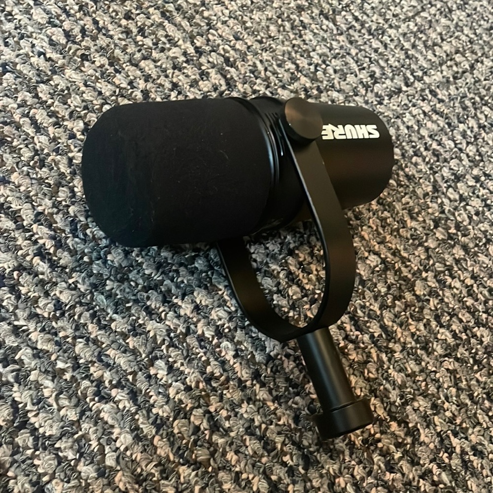 Shure MV7X XLR Podcast Microphone (Brand New)